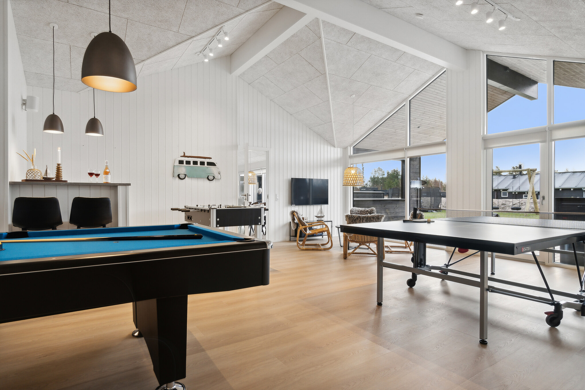 Ud over de mange timer, man kan bruge i husets pool-afdeling, så byder luksushus 902 også på billard/bordtennis og dart