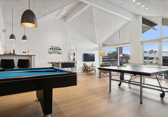 Ud over de mange timer, man kan bruge i husets pool-afdeling, så byder luksushus 902 også på billard/bordtennis og dart