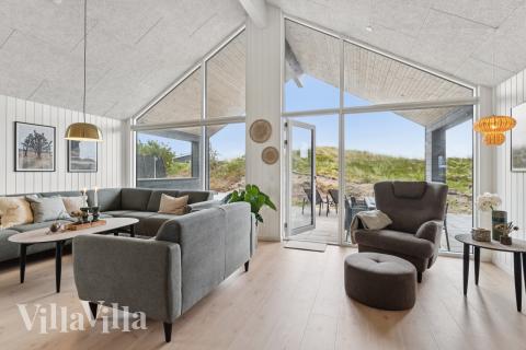 Sofaen i luksushus 672 i Vestjylland indbyder til brætspil eller at se en film sammen.