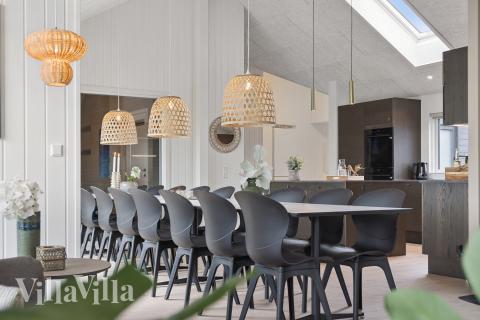 Opholdsrum med plads til 18 i luksushus nr. 672.