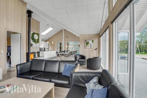 Sofaen i luksushus 281 i Sydjylland indbyder til brætspil eller at se en film sammen.