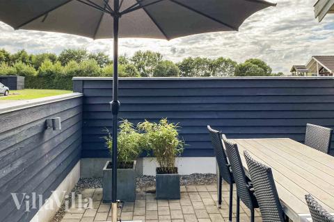 Luksushus nr. 281 har en dejlig terrasse med gode havemøbler til 18 personer.