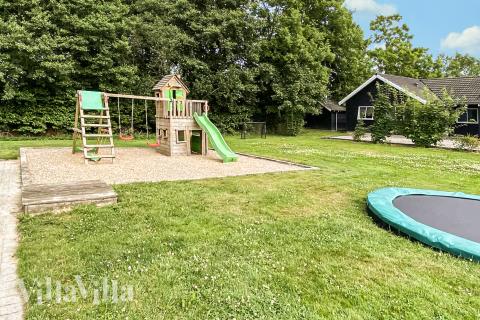 Ud over de mange timer, man kan bruge i husets pool-afdeling, så byder luksushus 281 også på mange udendørs aktiviteter