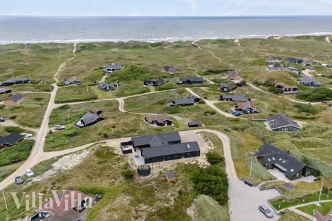 Flot sommerhus nr. 672 med god plads til op til 18 personer