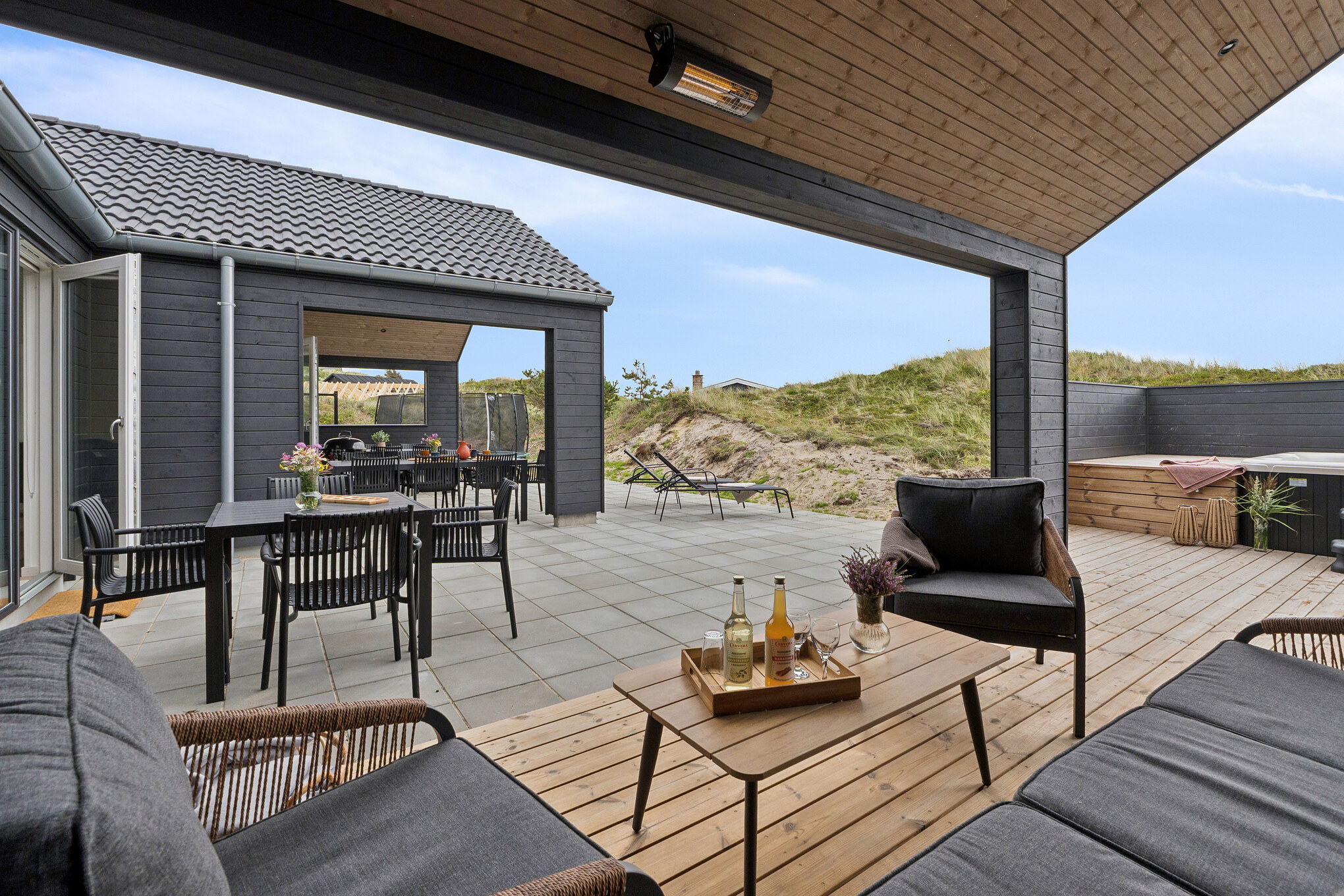 Stor terrasse ved luksushus nr. 672 i Vestjylland.