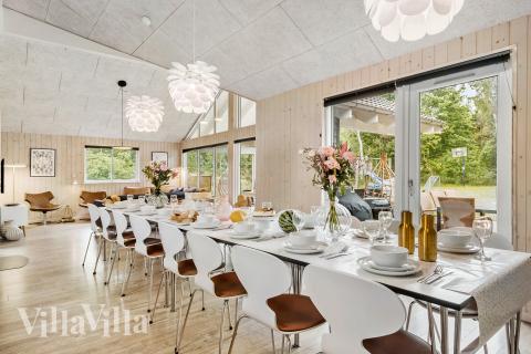 Det store lyse opholdrum i luksushus nr. 367 til 18.