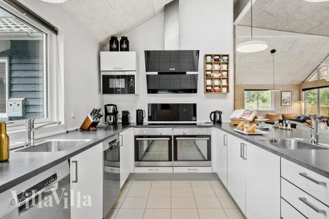 Køkkenet i luksushus nr. 367 er udstyrret, så I let kan lave mad til 18 personer.