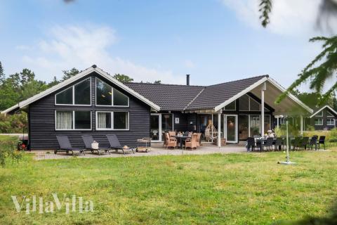 Flot sommerhus nr. 367 med god plads til op til 18 personer