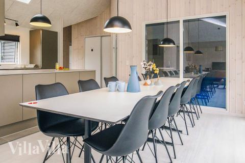 Det store lyse opholdrum i luksushus nr. 670 til 12.