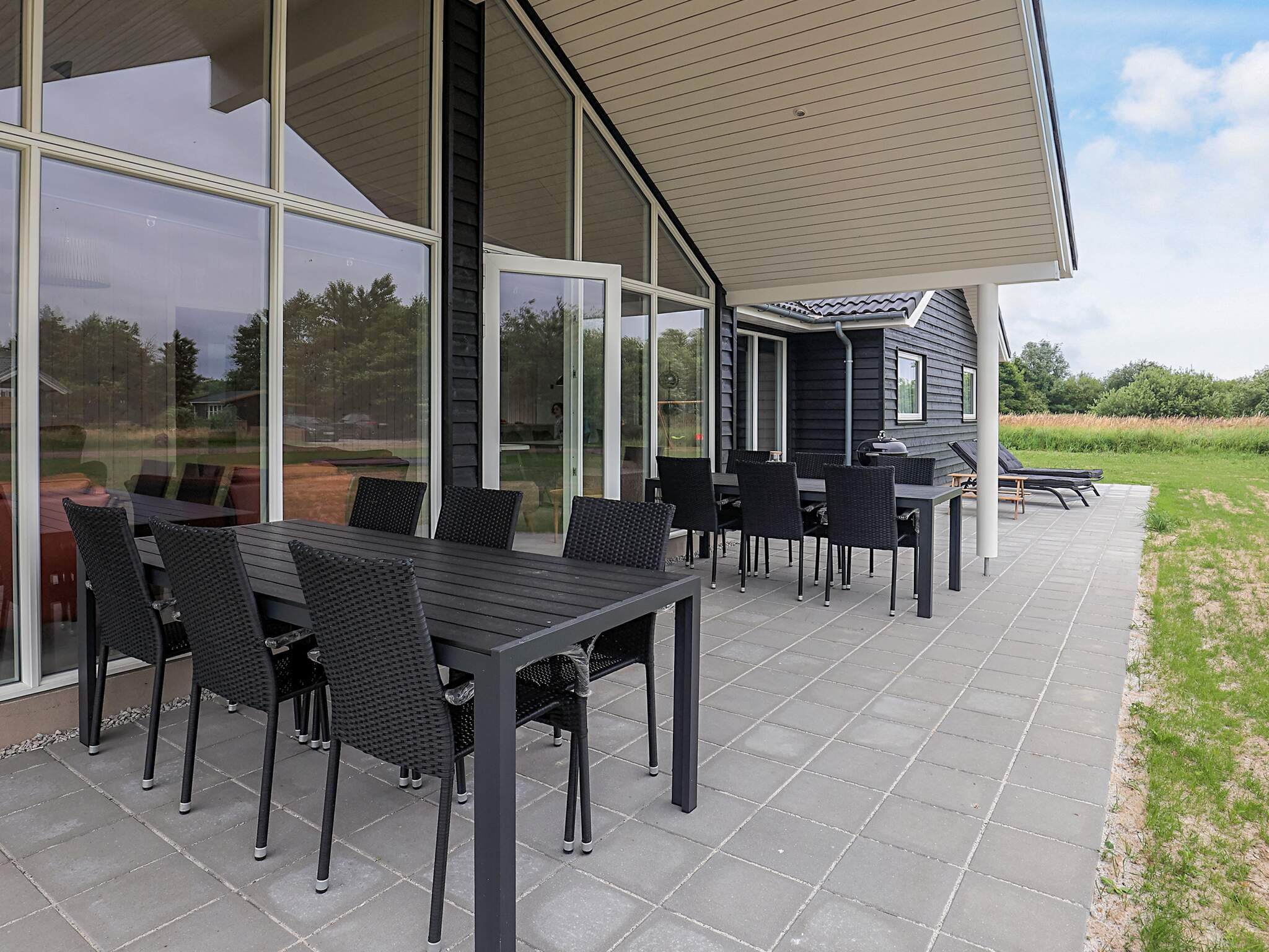 Luksushus nr. 670 har en dejlig terrasse med gode havemøbler til 12 personer.
