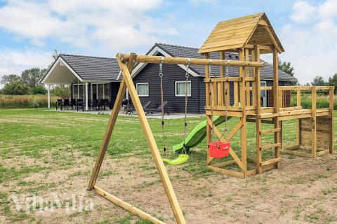 Ud over de mange timer, man kan bruge i husets pool-afdeling, så byder luksushus 670 også på mange udendørs aktiviteter