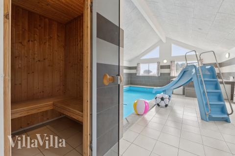 Den lækre pool i luksushuse nr. 404 til 24 personer