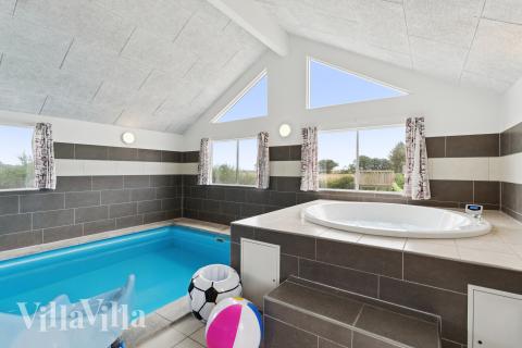 Nyd varmen i spaen i luksushus nr. 404 i Limfjorden