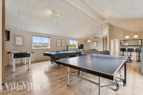 Luksushus 404 til 24 personer byder på et stort aktivitetsrum med bl.a. billard og dart