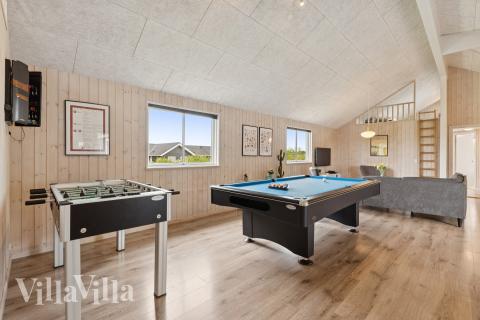 Aktivitetsrum i luksushus nr. 404 med 9 soveværelser og plads til 24 personer.