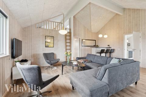 Dyst i sommerhusets aktivitetsrum, når I besøger luksushus nr. 404 i Limfjorden.