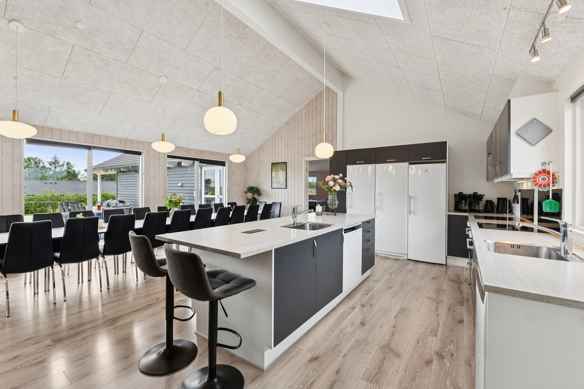 Køkkenet i luksushus nr. 404 er godt indrettet.