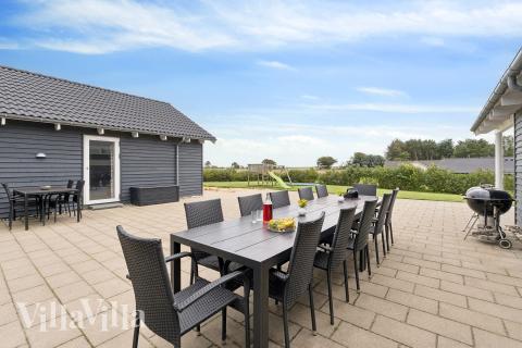 Luksushus nr. 404 har en dejlig terrasse med gode havemøbler til 24 personer.
