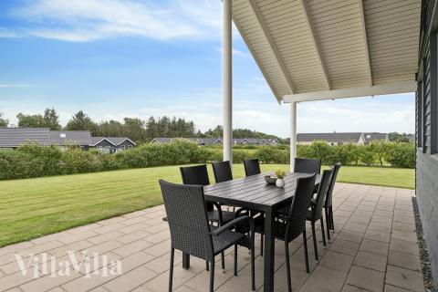 Stor terrasse ved luksushus nr. 404 i Limfjorden.