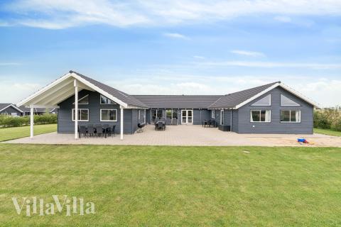 Flot sommerhus nr. 404 med god plads til op til 24 personer