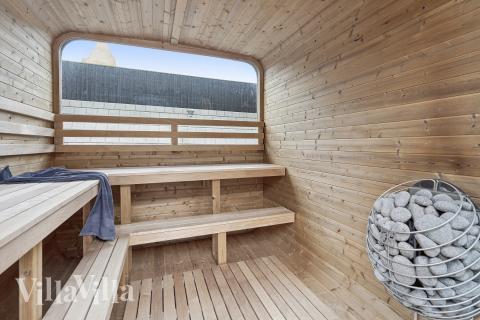 Nyd en grillaften på terrassen i luksushus nr. 680 i Nordjylland