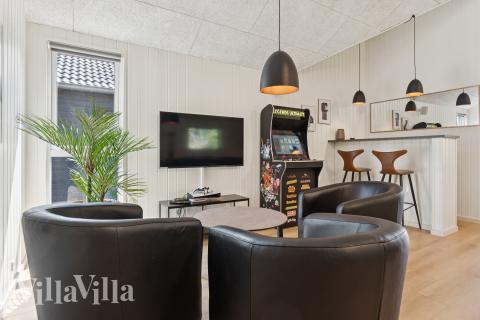 Luksushus 616 til 16 personer byder på et stort aktivitetsrum med bl.a. billard og dart