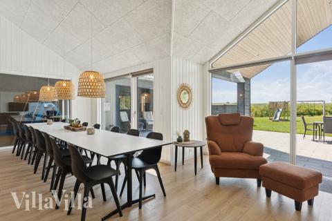 Opholdsrum med plads til 16 i luksushus nr. 616.