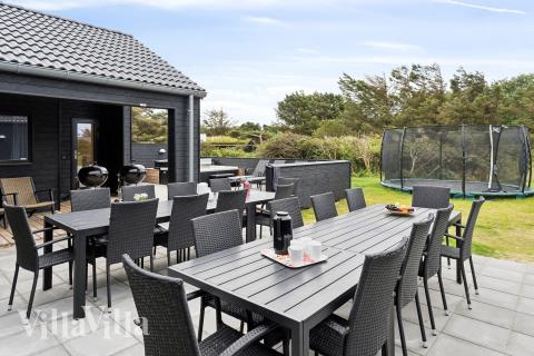 Nyd en grillaften på terrassen i luksushus nr. 659 i Nordjylland