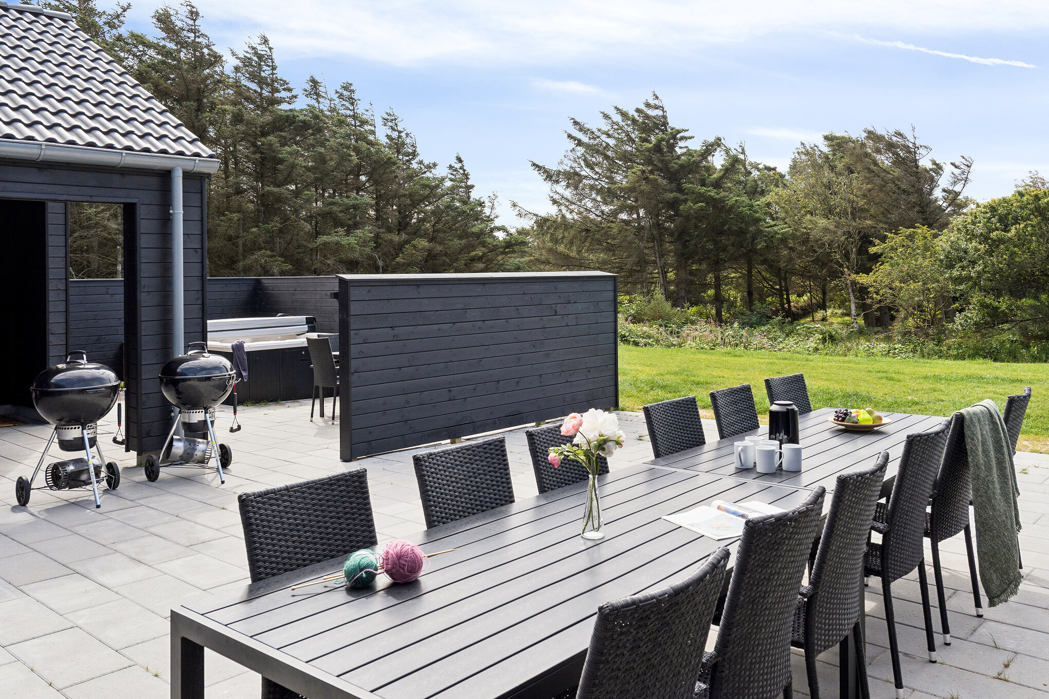 Nyd en grillaften på terrassen i luksushus nr. 658 i Nordjylland