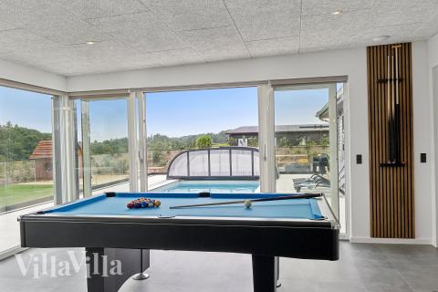 Aktivitetsrum i luksushus nr. 686 med 10 soveværelser og plads til 36 personer.