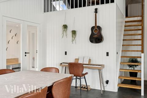 Det store lyse opholdrum i luksushus nr. 686 til 36.