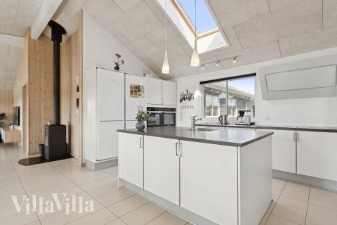 Køkkenet i luksushus nr. 292 er udstyrret, så I let kan lave mad til 18 personer.