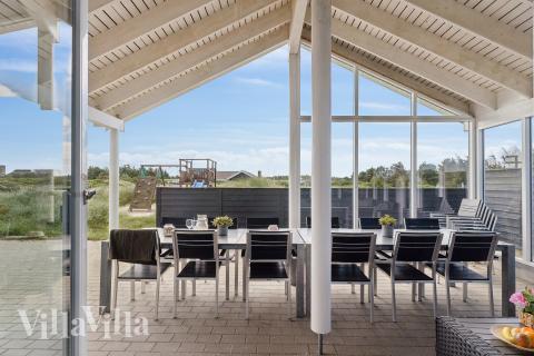 Luksushus nr. 292 har en dejlig terrasse med gode havemøbler til 18 personer.