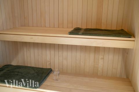 Nyd varmen i saunaen i luksushus nr. 696 til 18 personer