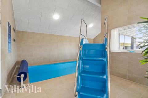 Den lækre pool i luksushuse nr. 696 til 18 personer