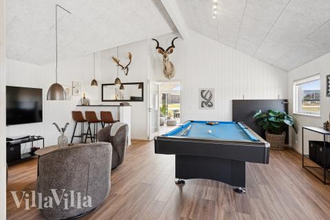 Ud over de mange timer, man kan bruge i husets pool-afdeling, så byder luksushus 696 også på billard/bordtennis og dart