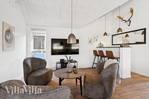 Luksushus 696 til 18 personer byder på et stort aktivitetsrum med bl.a. billard og dart