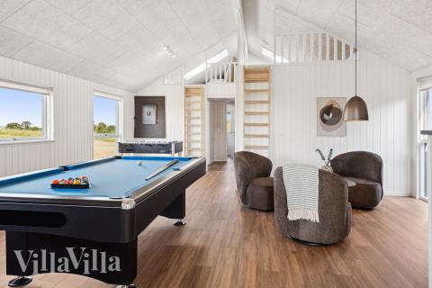 Aktivitetsrum i luksushus nr. 696 med 7 soveværelser og plads til 18 personer.