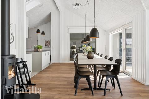 Opholdsrum med plads til 18 i luksushus nr. 696.