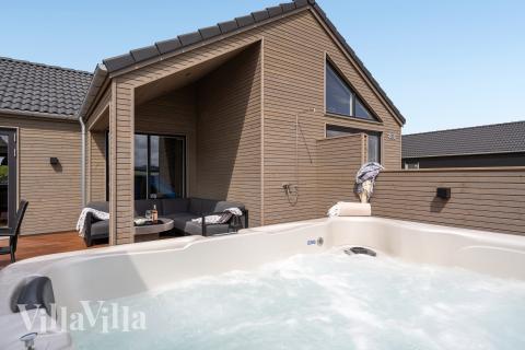 Nyd varmen i spaen i luksushus nr. 900 i Vestjylland