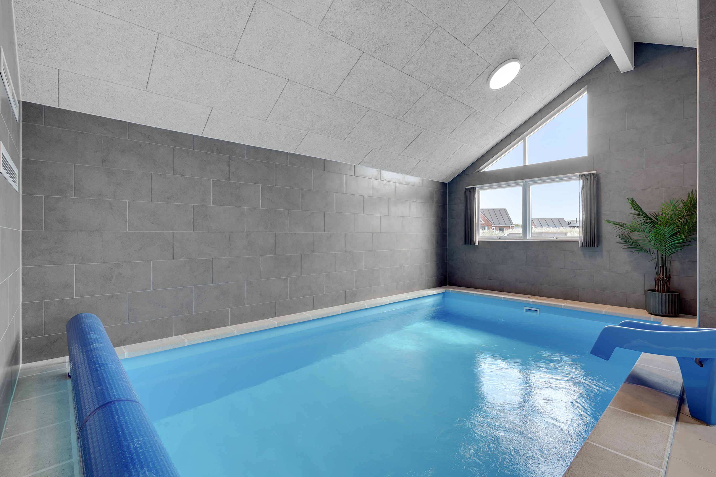 Sommerhus 900 er indrettet med en lækker poolafdeling med vandrutsjebane, dejlig stor indbygget spabad og sauna