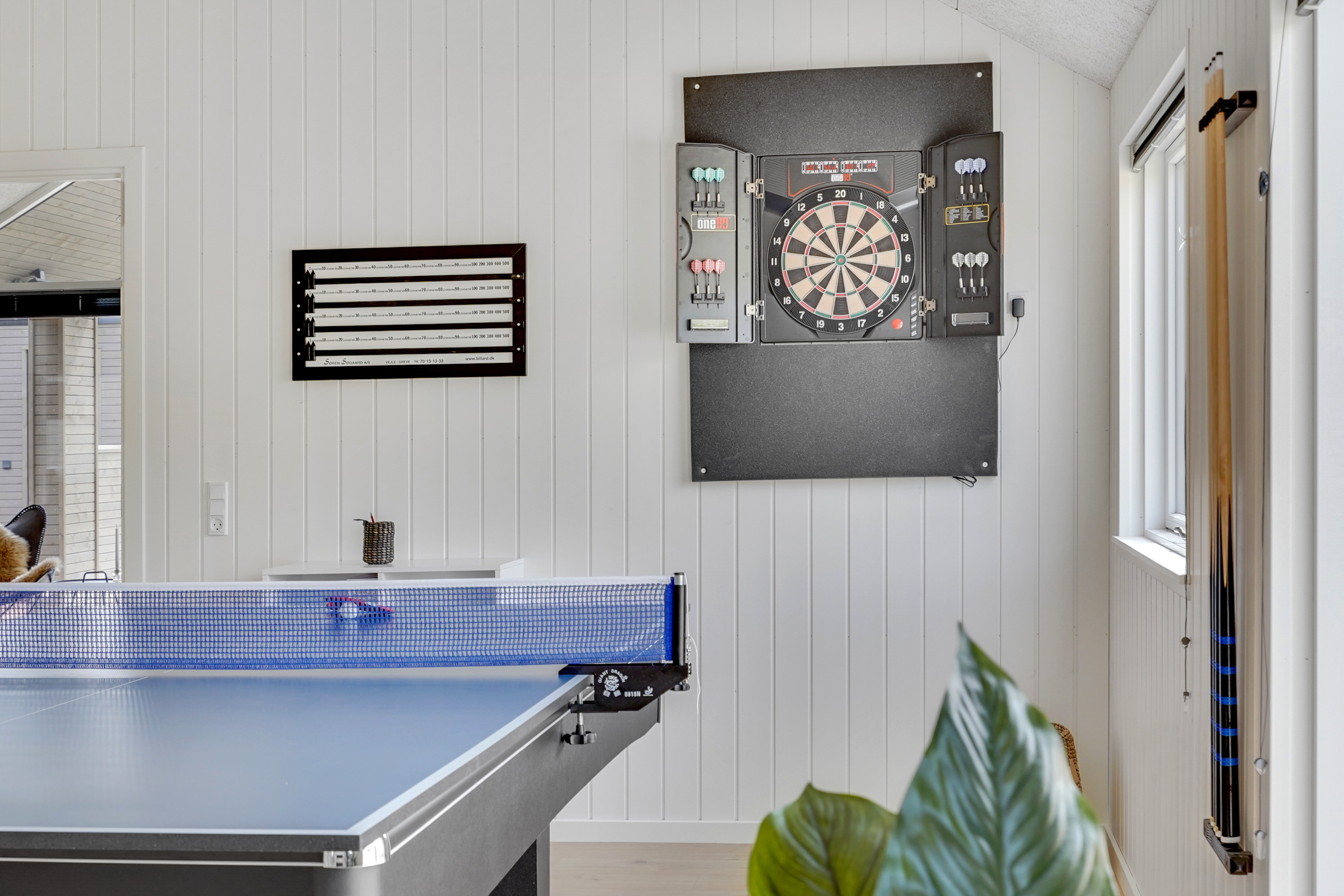 Ud over de mange timer, man kan bruge i husets pool-afdeling, så byder luksushus 900 også på billard/bordtennis og dart