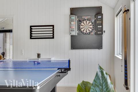 Ud over de mange timer, man kan bruge i husets pool-afdeling, så byder luksushus 900 også på billard/bordtennis og dart