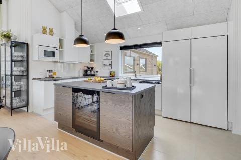 Køkkenet i luksushus nr. 900 er udstyrret, så I let kan lave mad til 18 personer.