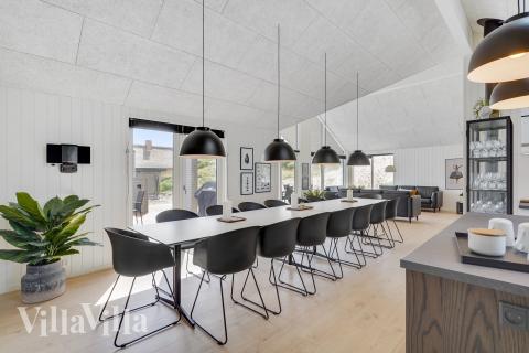 Det store lyse opholdrum i luksushus nr. 900 til 18.