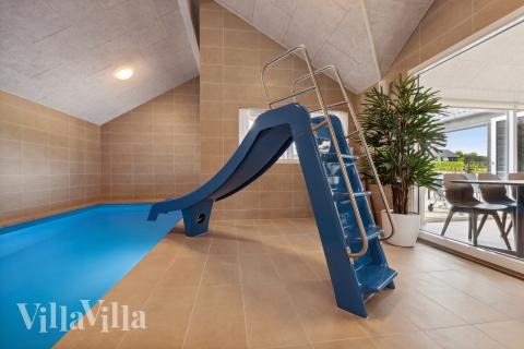 Den lækre pool i luksushuse nr. 907 til 18 personer