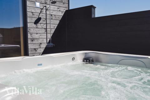 Nyd varmen i spaen i luksushus nr. 907 i Fyn og øer