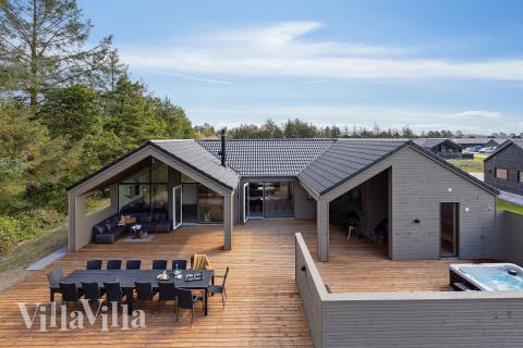 Dette skønne poolhus nr. 906 med plads til 18 personer ligger i Fyn og øer