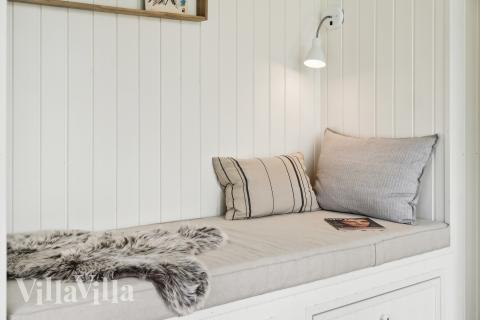 Det store lyse opholdrum i luksushus nr. 906 til 18.