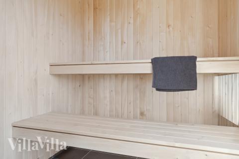 Nyd varmen i saunaen i luksushus nr. 906 til 18 personer